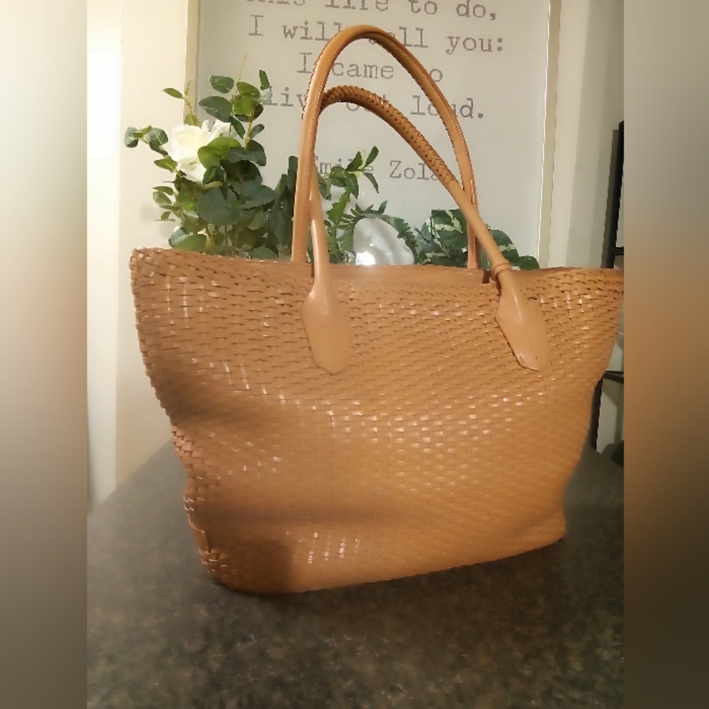 BRAHMIN - Elegant Tan Woven Tote Bag